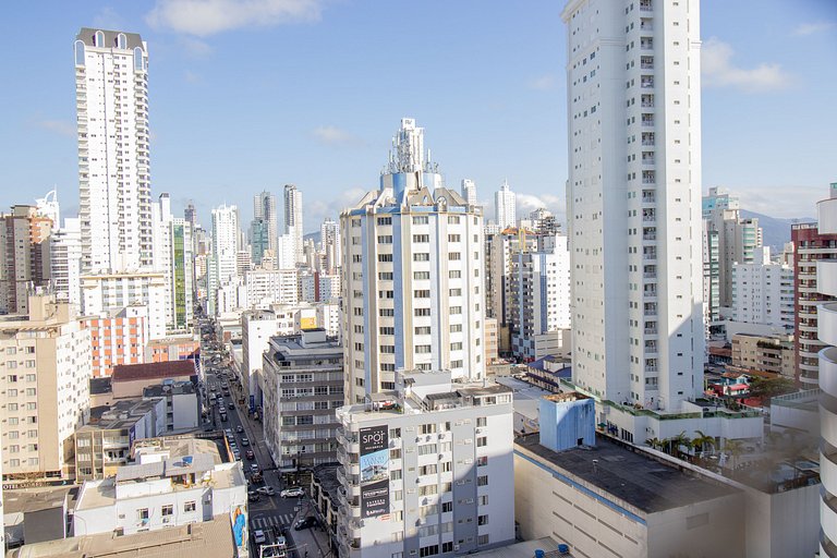 LBT121 - Churrasq, Sacada, Av. Brasil, Climatizado